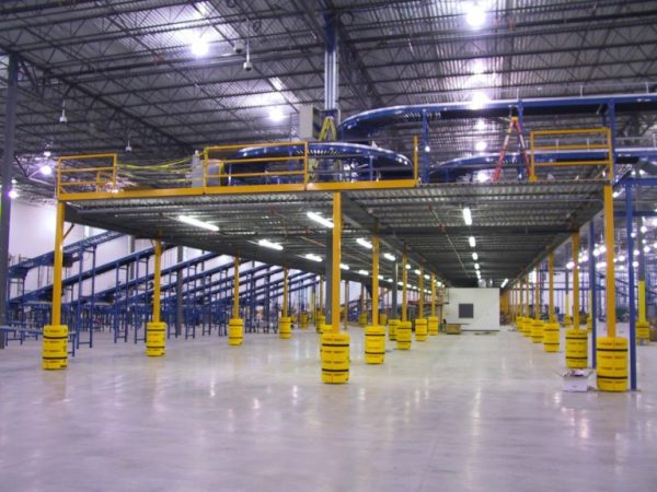 Mezzanine built into industrial warehouse. Mezzanine for conveyor belt system. Mezzanine inspiration for warehouse buildings.