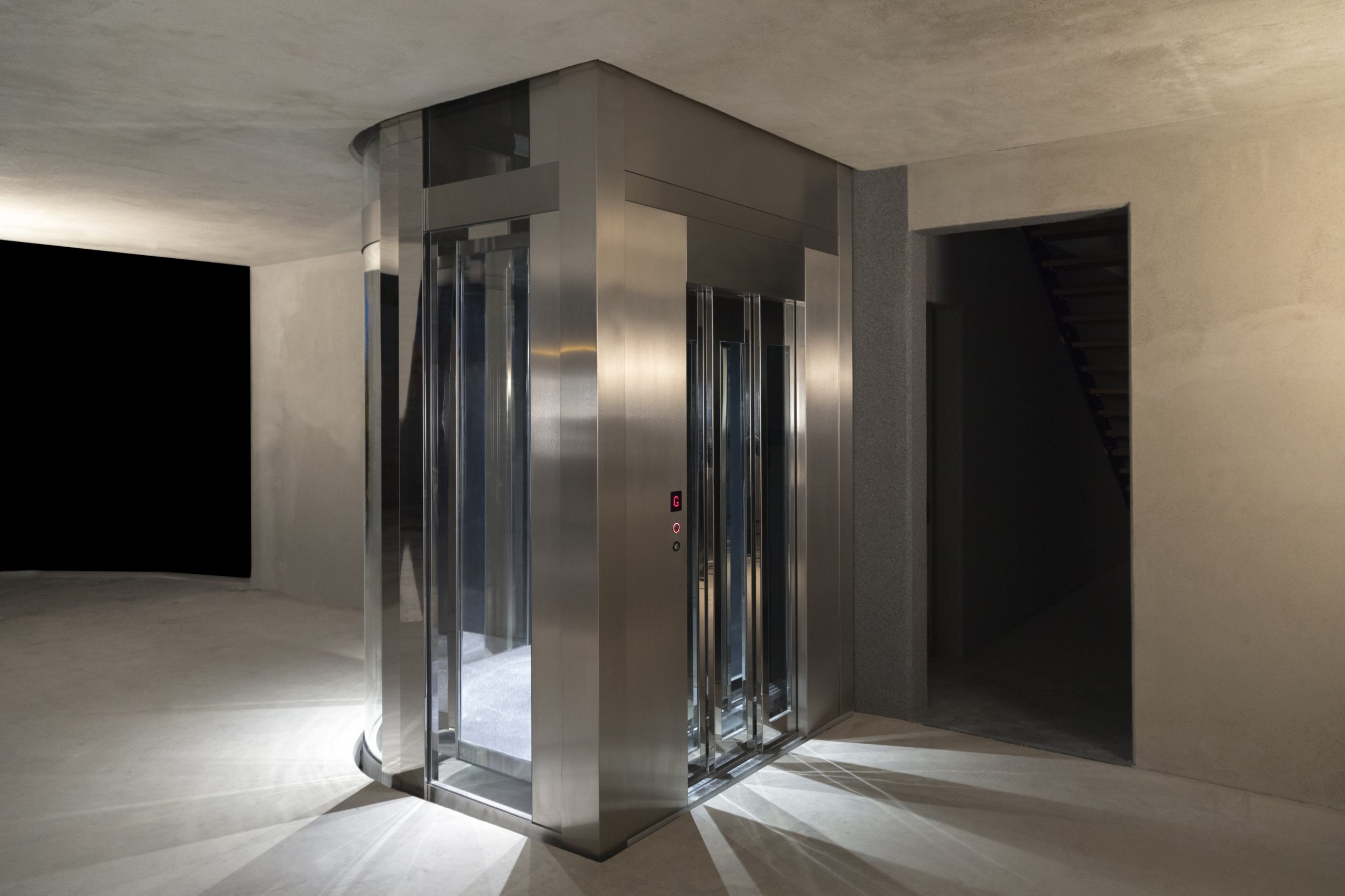 crown commercial lift melbourne scaled